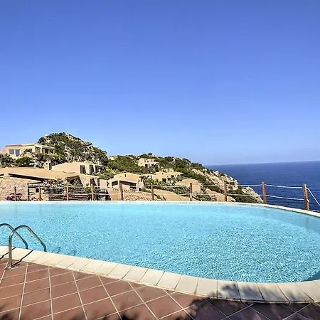 Villa Sleeps 8 Pool