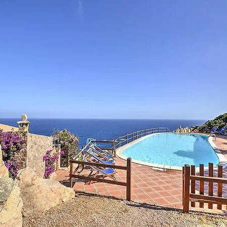 Sleeps 8 Pool